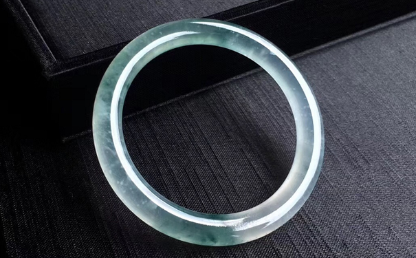 为什么翡翠手镯价格高