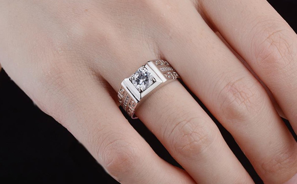 2019年市面上常见的男士钻戒是什么价位