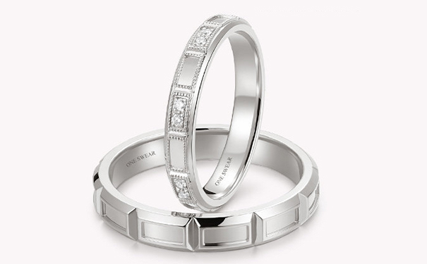 铂金，黄金那个高档