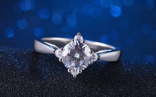 2019年买铂金结婚钻戒要多少钱