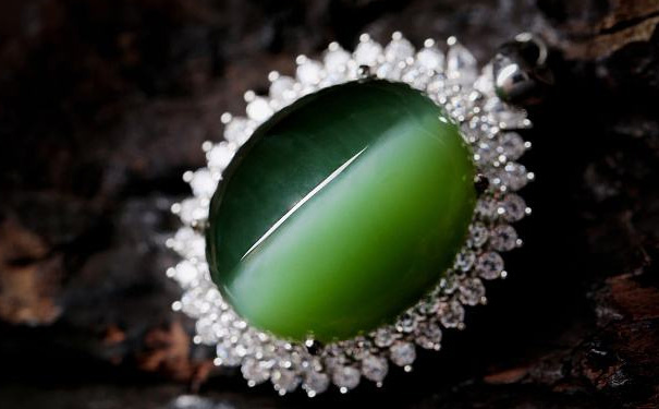 猫眼碧玉是什么，这种碧玉可以买吗