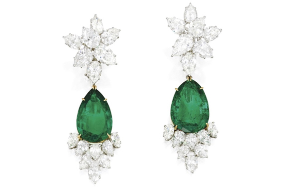 『Lot 142』祖母绿耳坠,by Harry Winston 估价:60万-80万美元 『Lot 142』祖母绿耳坠,by Harry Winston 估价:60万-80万美元