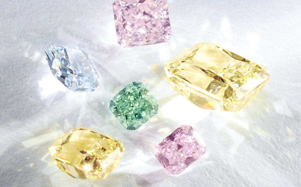 彩钻的价格就比无色钻石贵 彩钻的价格就比无色钻石贵