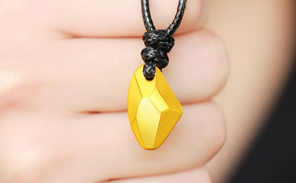 市面上的纯金吊坠都有哪些题材呢