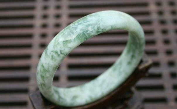 蓝田玉产自哪里，要在产地买蓝田玉吗