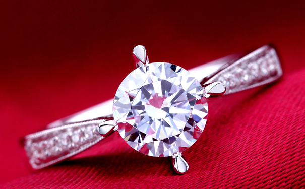 小城镇结婚钻戒一般多少钱？