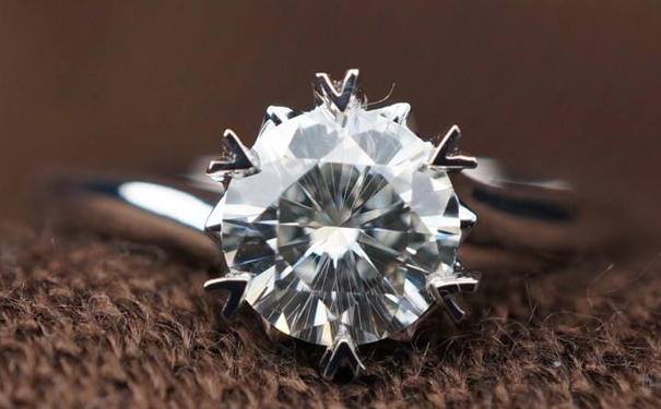 什么样的款式最显钻