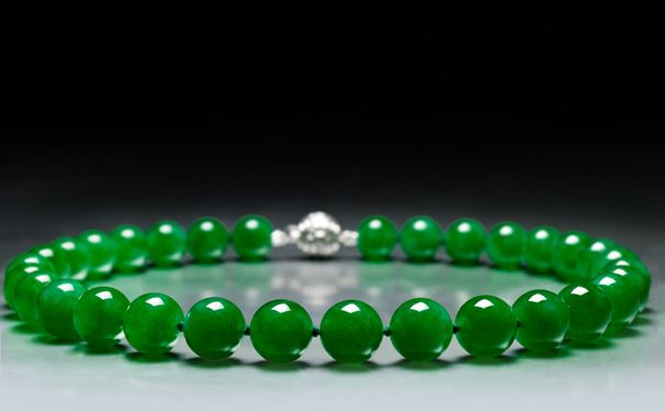 买了一串翡翠珠链大小不一好吗？