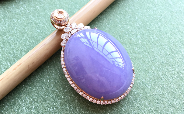 帝王紫翡翠贵不贵？