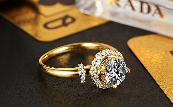 带钻的黄金戒指值钱吗