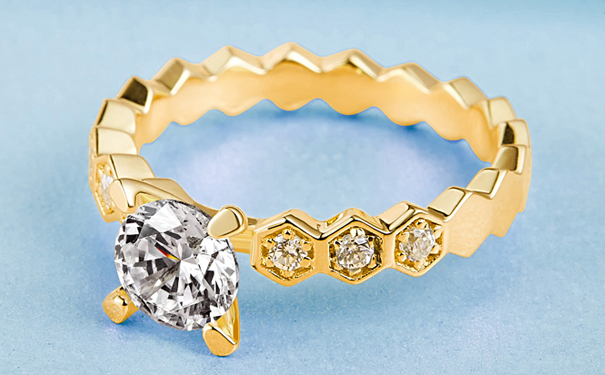 带钻的黄金戒指值钱吗