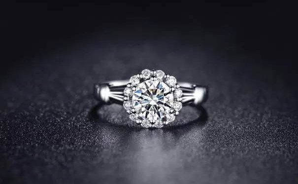 结婚一定要买钻石婚戒吗，其他材质婚戒可以吗