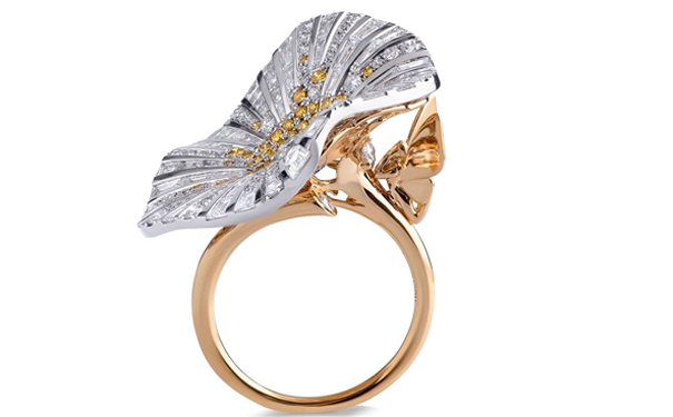 Belle 金质戒指，by Stenzhorn  镶嵌圆形和阶梯形切割钻石