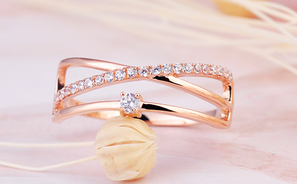 五千的玫瑰彩金戒指贵不贵