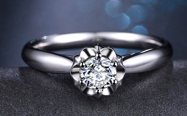 2019年买一枚pt950钻戒要多少钱