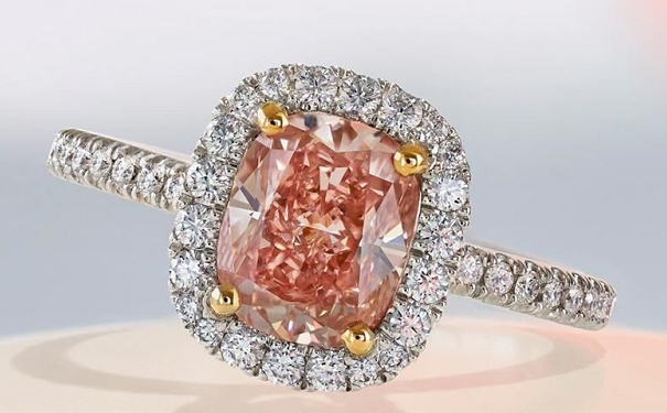 求婚选择粉钻戒指怎么样？