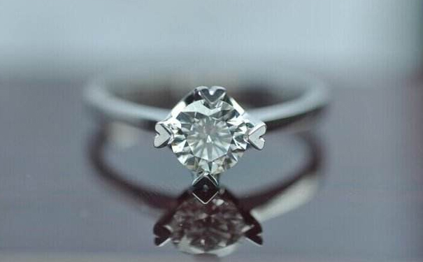 铂金钻戒