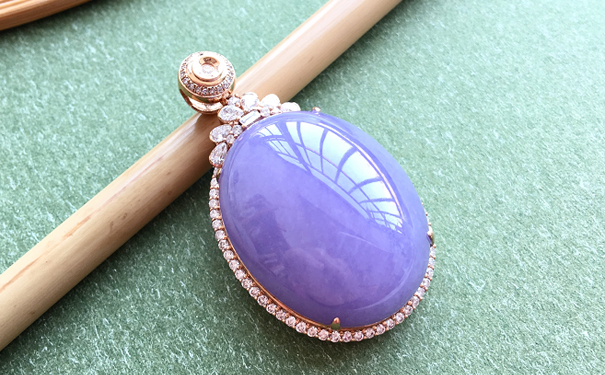 翡翠吊坠大概多少钱