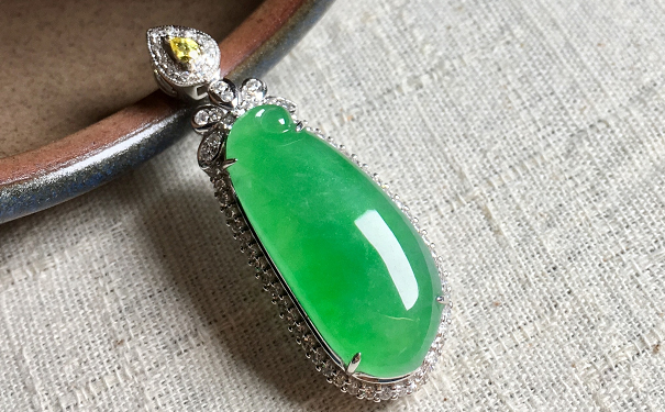 翡翠吊坠