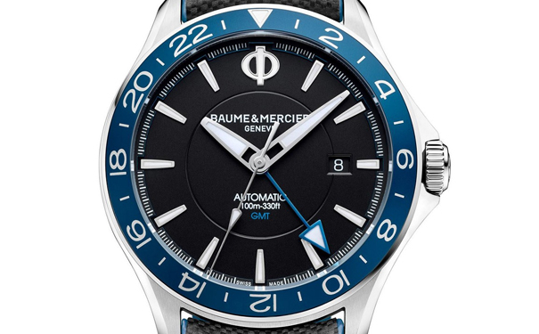 搭载由 ETA 2893-2 改装的自动上链机芯，动力储备42小时。