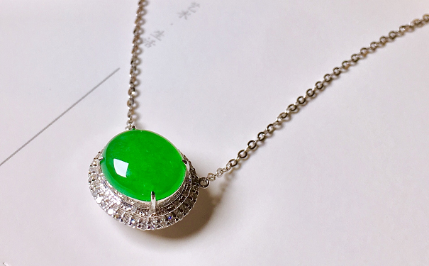 翡翠镶嵌为什么要封底