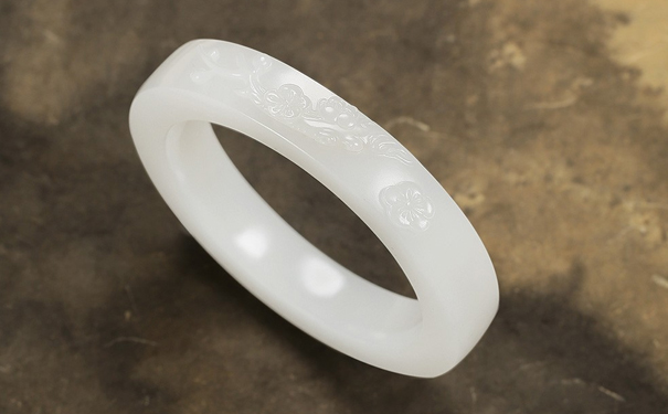 知性女性适合什么样的玉手镯？