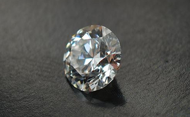 钻石d色颜色等级高吗，买要多少钱