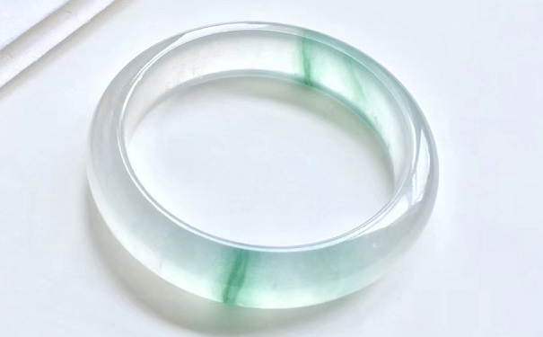 母亲节送妈妈玉手镯