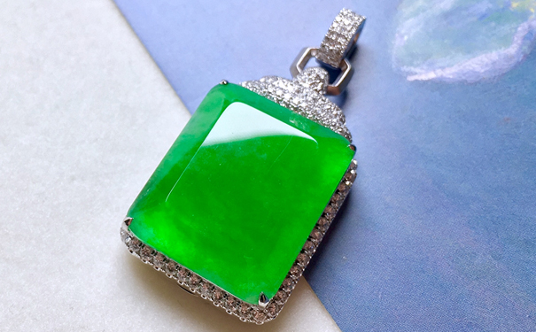 母亲节送妈妈这几样翡翠首饰最吉祥