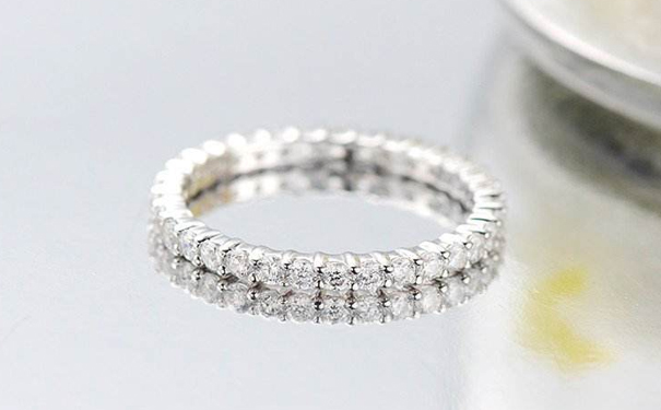 碎钻戒指是在网上买还是门店购买好 碎钻戒指是在网上买还是门店购买好