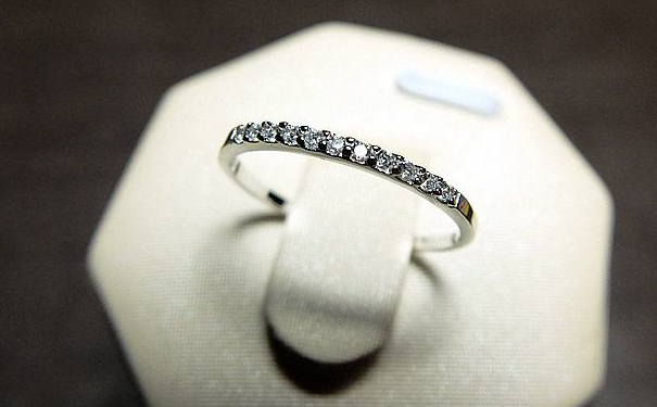 碎钻戒指 碎钻戒指