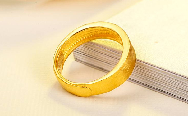 黄金戒指