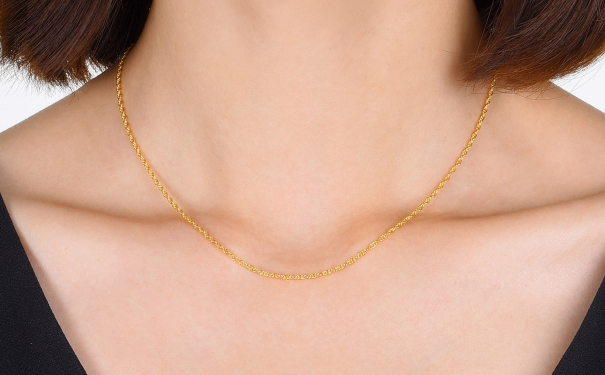 买黄金项链国内品牌好还是国外品牌好