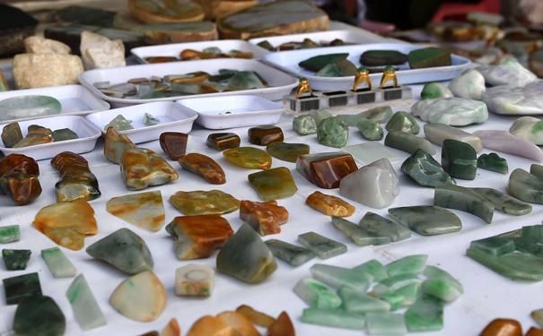 玉石交易市场在哪里，买玉石划算不