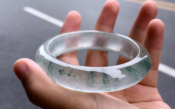 怎样拿手镯才最安全？