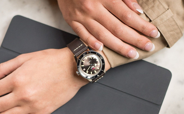 瑞士雷达表520臻选腕表，为爱计时故事还长