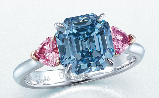 『Lot 2043』蓝钻戒指