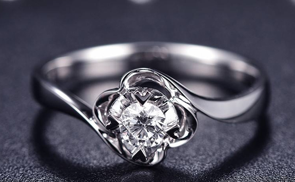 女士钻戒一般买多大圈号的比较好