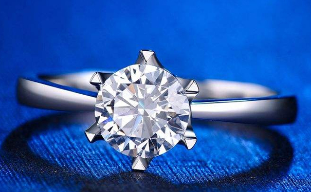 购买经典六爪钻戒要注意什么