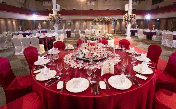 婚礼宴席应该怎么筹备，准备多少个菜比较好