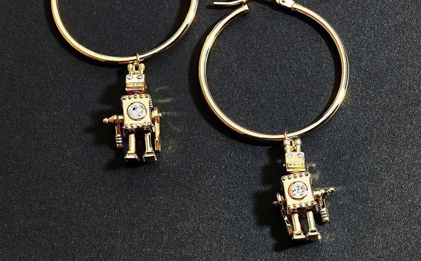Prada Fine Jewellery 高级珠宝系列机器人