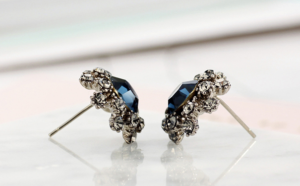 蓝锆石是什么宝石，买要多少钱