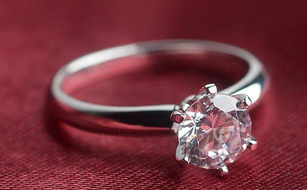 钻戒上的钻石容易掉吗，为什么会掉