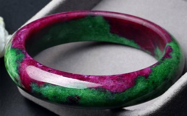 红绿宝石是什么，买要多少钱