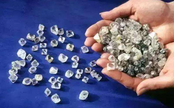 裸钻购买的难度大吗，市面上裸钻选择多吗