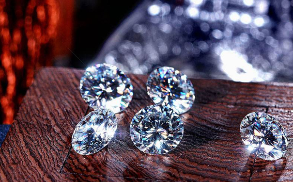 莫桑钻多少钱一克拉