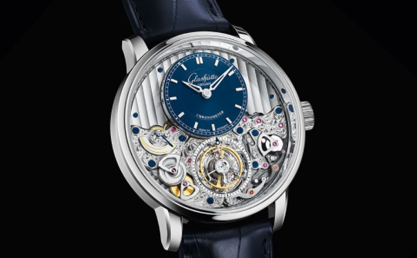 搭配鳄鱼皮表带，限量25枚，官价15万欧元