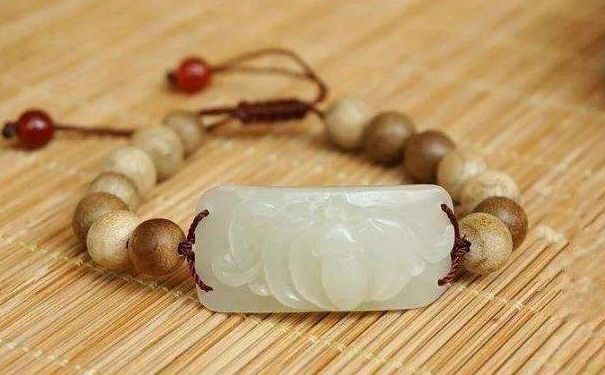 和田玉越戴越润吗，质地不会变差吗