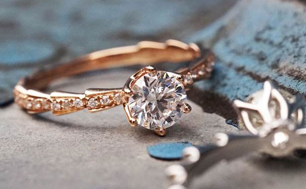 钻石的4c标准是什么，钻石都要遵照4C标准吗