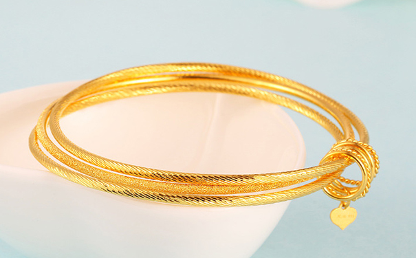 2019年一款纯金手镯多少钱